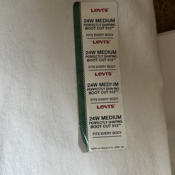 NWT Levi’s Perfectly Shaping Boot Cut 512 White Jeans. Women’s size 24. - Picture 5 of 5